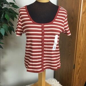 SO XL snap through short sleeve scoopneck ribbed tee Color is mauve stri…